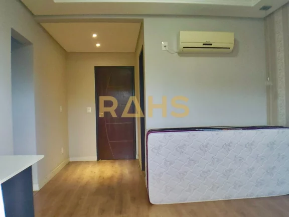 Imagem Belíssimo Sobrado averbado à venda em rua sem saída no bairro Iririú em Joinville SC - 990 mil S...