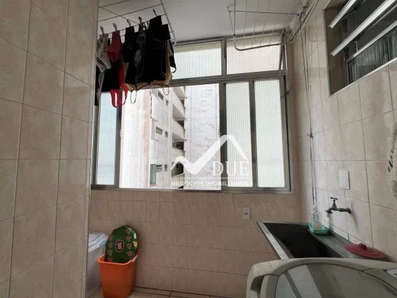Imagem Apartamento 2 quartos e dependência na quadra da praia no Bairro Boqueirão em Santos