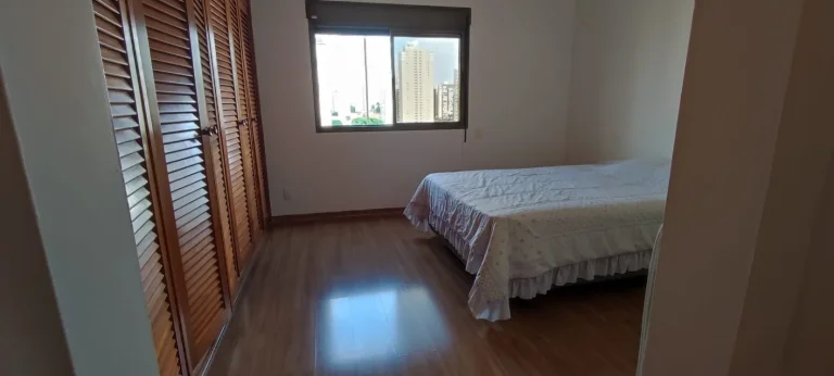 Imagem Cobertura 246M², 3Q, 3 Suítes, Sala bem ventilada, 4 Banheiros, 3 Vagas, Depósito, Churrasqueira, Piscina, Split, Salão de festas, Playground, Jardim.