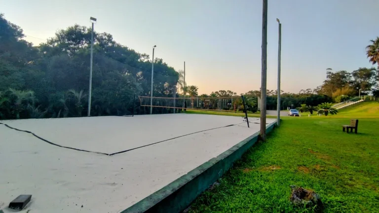 Imagem Terreno à venda em Imbituba - Condomínio fechado com piscina, quadra poliesportiva acesso para lagoa