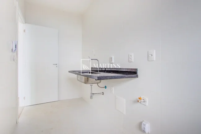 Imagem Apartamento moderno e bem distribuído, com uma suíte ampla, já com espaço planejado para armári...