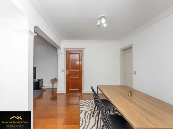 Imagem Apartamento na Pompéia, com 3 dormitórios, 1 suíte, e 2 vagas e dependência de serviço completa. Edifício com Portaria 24 hs, Gerador e Lazer