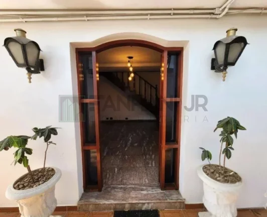 Imagem Casa de Luxo à Venda ou Locação em Jardim Paulista, São Paulo-SP: 3 quartos, 3 suítes, 3 salas, 5 banheiros, 4 vagas, 240 m².