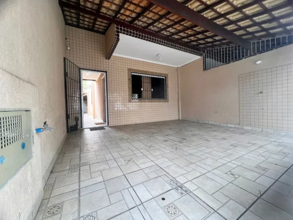 Imagem Casa para Venda em Praia Grande, Caiçara, 3 dormitórios, 2 suítes, 2 banheiros, 2 vagas