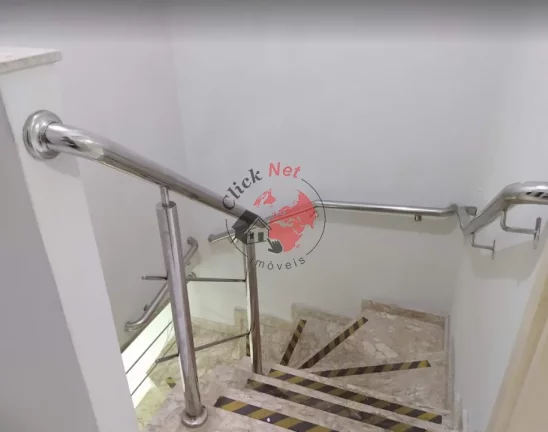 Imagem Sobrado 4 dormitórios espaçosos sendo 2 suítes e uma delas com sacada e closet, 2 vagas , bairro Boqueirão, Praia Grande