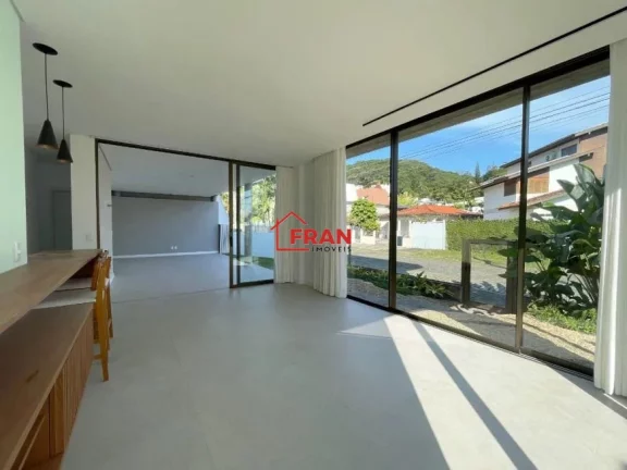 Casa com 3 Quartos à Venda, 165 m² em Itacorubi - Florianópolis