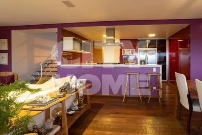 Imagem Apartamento de 238m² resultado de uma junção de dois aptos criada pela construtora durante a obra...