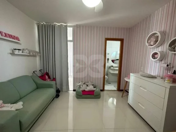 Imagem Excelente apartamento frente, 150m2 - 4 quartos modificado para 3 quartos sendo 2 suítes e 2 Varandas,
