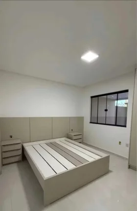 Imagem Casa recém-construída com 2 suítes, 2 vagas e sala comercial – Morretes, Itapema
