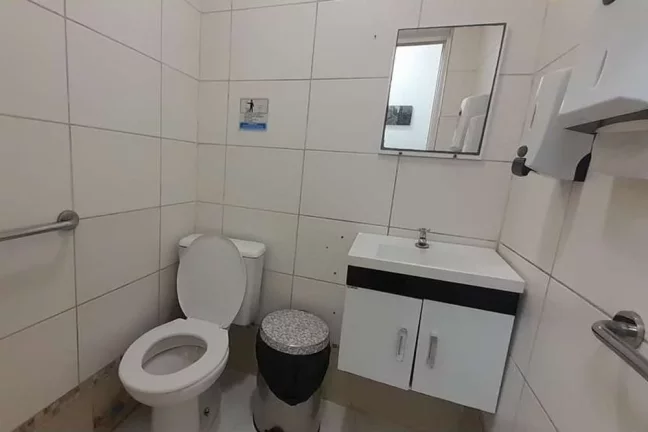 Imagem 3 lojas em Galeria próximo ao metro Copacabana, com total de 83m²