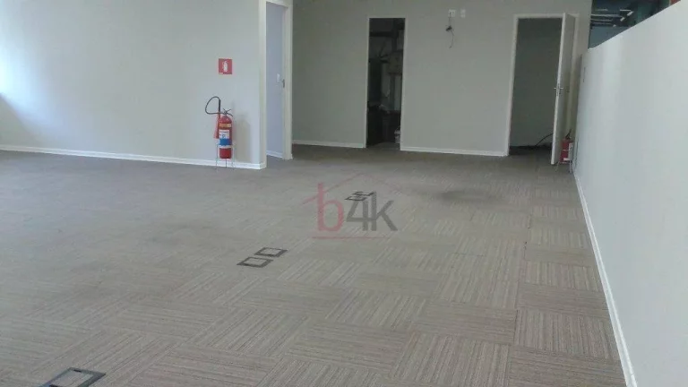 Imagem Sala Comercial de 374m² com 8 Vagas para Alugar na Berrini