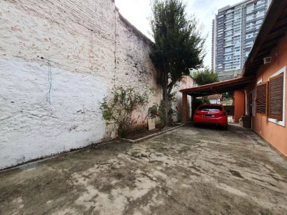 Imagem Casa em Vila à venda, térrea, Campo Belo 3 quartos, quintal com possibilidade de jardim, piscina, churrasqueira entre outros. 5 vagas de garagem.