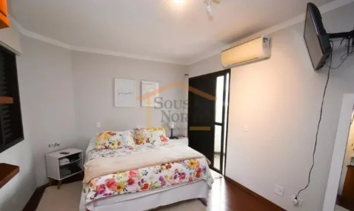 Imagem Apartamento com 3 dormitórios, sendo 1 suíte, totalizando 4 banheiros. Possui 150 m² de área, lo...