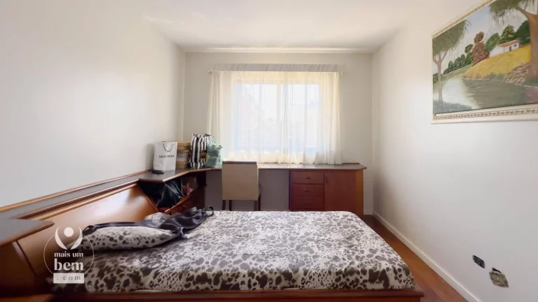 Imagem Sobrado com 4 Quartos, 1 Suíte, área Gourmet, ACEITA IMÓVEL DE MENOR VALOR, à venda, 265 m² por R$ 1.100.000 - Guabirotuba - Curitiba/PR