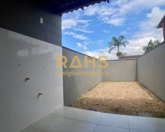 Imagem Excelente Sobrado Geminado com 2 Suítes no Bairro Vila Nova em Joinville/SC. O imóvel possui 76,18...