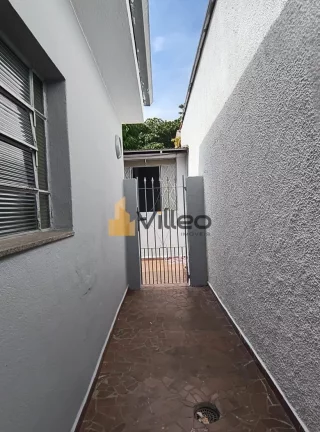 Imagem Descubra o prazer de viver em uma casa que combina elegância, espaço e localização estratégica....