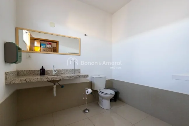Imagem Apresentamos um galpão comercial com infraestrutura completa, ideal para empresas que buscam um esp...