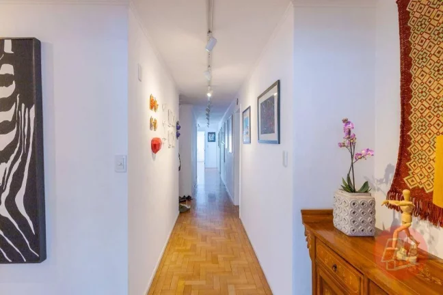 Imagem No Moinhos de Vento, 175 m² privativos, 3 dormitórios e suíte.