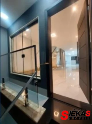 Imagem Espetacular casa à venda na Penha de França, São Paulo-SP: 3 quartos, 3 suítes, 4 banheiros, 5 vagas, 210m²!