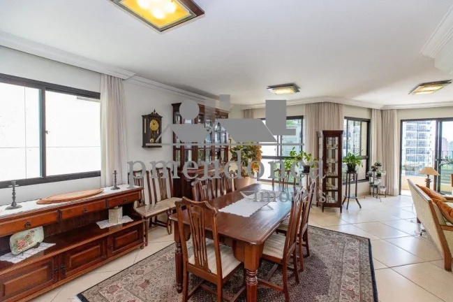 Imagem Excelente apartamento em Perdizes com elevador privativo, um por andar, 162m²
