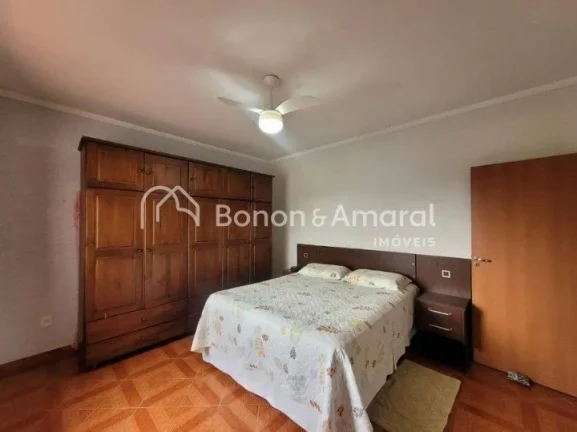 Imagem Lindo e espaçoso sobrado com uma área construída de 288 m². Esse imóvel possui todos os espaço...