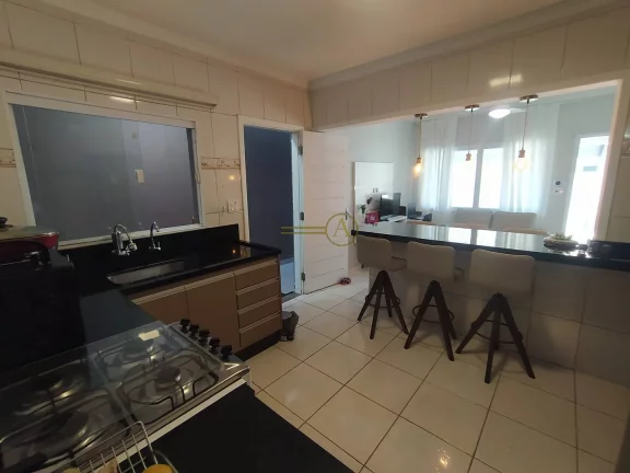 Imagem Casa á 700m da Praia, 2 dorms toda reformada à venda em Peruíbe