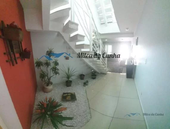 Imagem Sobrado com piscina para Venda com 3 dormitórios, 4 vagas, 220m², Vila Assunção em Santo André