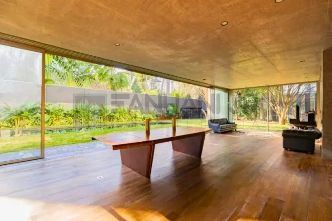 Imagem Oportunidade única: Casa de Alto Padrão no Jardim Europa, São Paulo-SP, com 4 quartos, 4 suítes e 8 vagas de garagem!