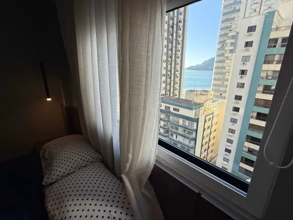 Imagem Apartamento último andar com 3 dormitórios sendo 2 suítes e 2 vagas de garagem - Balneário Camboriú/SC