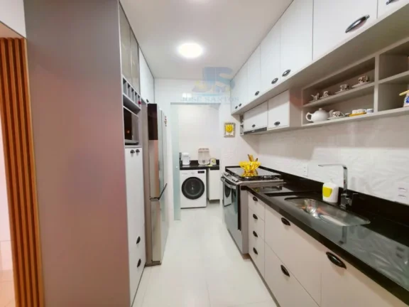 Foto do imóvel: VENDA APTO HÁ 100 METROS DA PRAIA DE MAITINGA - BERTIOGA - SP.