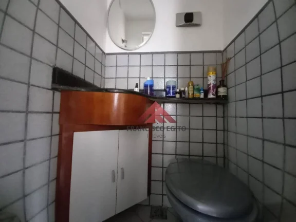Imagem Apartamento com sala 02 quartos em excelente localização em icarai,proximo a todo comercio da região,condução na porta,rua tranquila