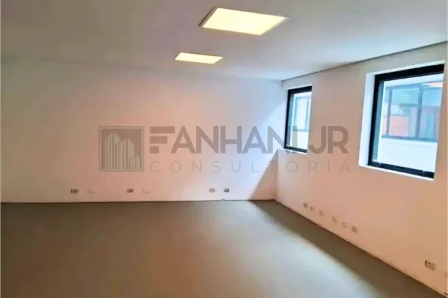 Imagem Casa Comercial para Locação em São Paulo-SP, Bairro Jardim América: 8 Salas, 8 Banheiros, 700m² de Área