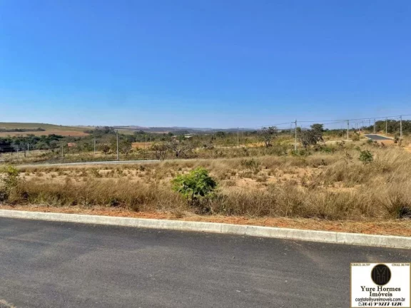 Imagem Lote de Esquina com 346,60 Metros no Loteamento Lagoa Golden