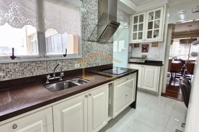 Imagem Apartamento com 142m², 3 dormitórios, sendo 3 suites, 5 banheiros, sala para dois ambientes, varan...