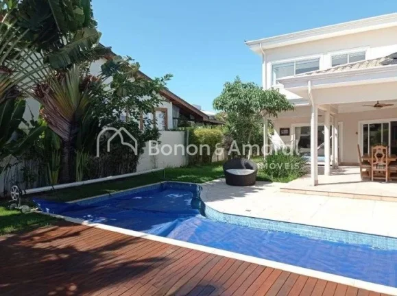 Imagem Linda e espaçosa casa com 308 m² de área construída. A residência possui 4 quartos (todos com a...