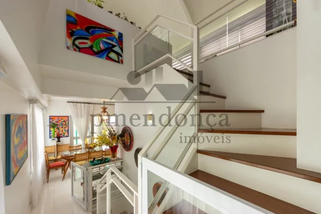 Imagem Charmosa cobertura triplex em Higienópolis, com varanda ampla e agradável.