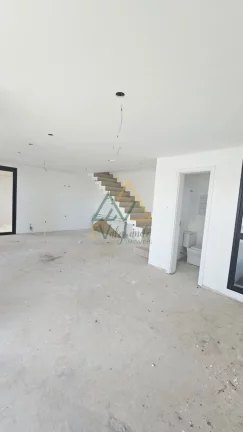 Imagem Sobrado em Condomínio à venda no Bairro Alto Curitiba PR