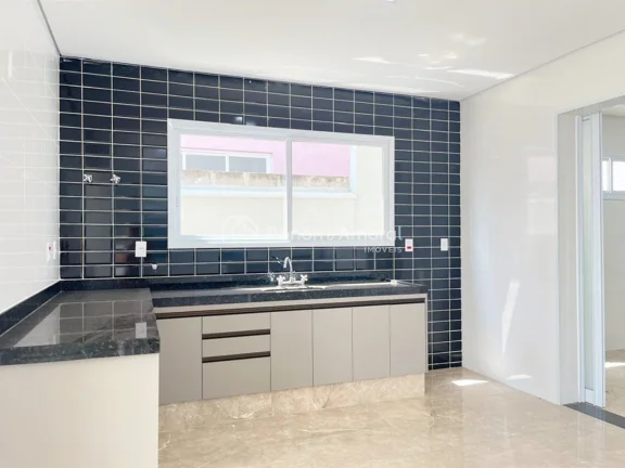 Imagem Casa com 3 suítes, varanda, sala de estar, sala de jantar, cozinha, área de serviço, quintal, esp...