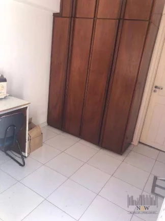 Imagem Sobrado à venda em Alphaville Barueri SP com 5 suítes, 4 vagas de garagem, piscina e 480m².