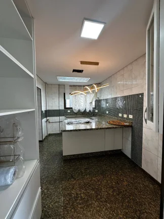 Imagem Apartamento 188 m² 4 Dormitorios sendo 1 Suite e 3 Vagas de Garagens