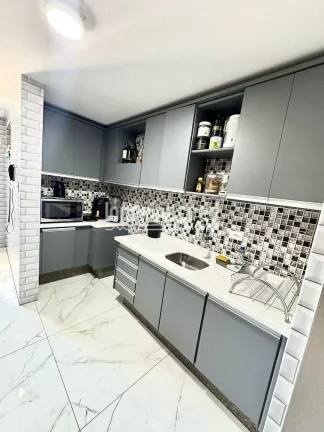 Imagem Apartamento Triplex no Ed. Ville D'Ampezzo: 3 Dorms (1 Suíte), 3 Banheiros, Sala ampla, Cozinha e 3 Vagas de Garagem - 300m² de Conforto e Exclusividade