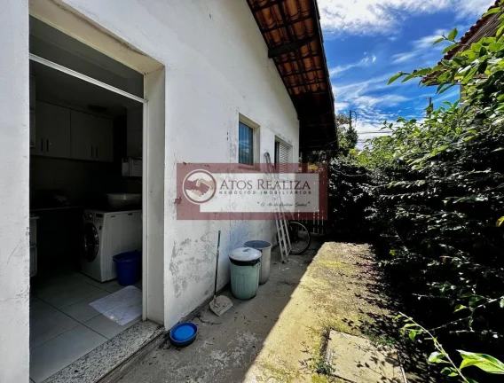 Imagem Sua Oportunidade batendo a sua Porta. Vendo casa em Interlagos 380m² com 4 quartos. VALOR VENDA: R$ 1.600.000 IPTU (anual): R$ 14.205 380 m2 útil 4 dormitórios 2 suítes 6 banheiros Sala de TV ️ Cozinha americana ️ Despensa Lavabo Lavanderia 6 vagas Churra