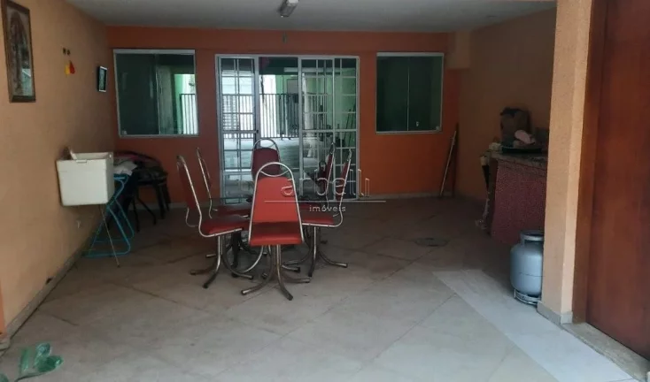 Imagem Sobrado com 242 metros quadrados, 3 dormitórios sendo 1 suíte com armários, 4 banheiros, 1 lavabo...