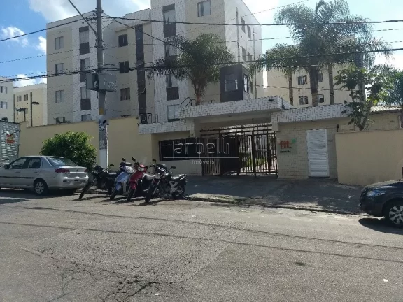 Apartamento térreo com 48 metros quadrados, com dois quartos com piso em porcelanato e teto rebaixa...