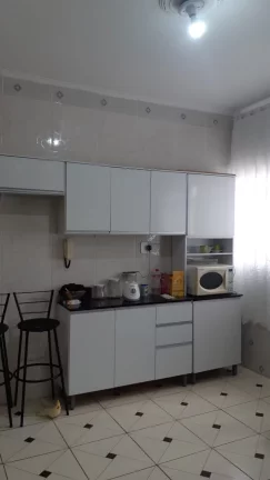 Imagem CASA NO BAIRRO JARDIM BRASILANDIA COM EDICULA NO FUNDO.