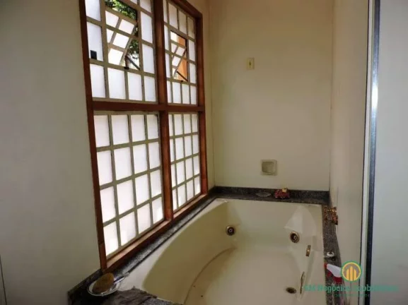 Imagem Cond Forest Hills - Casa Colonial, 4 sts e piscina! Ao lado do clube!