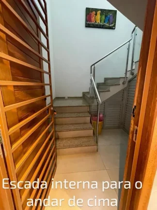 Imagem Vendo ou troco casa com 4 quartos, sendo uma suíte, escritório, varanda, cozinha integrada com sala de estar, piscina, churrasqueira e fogão a lenha.