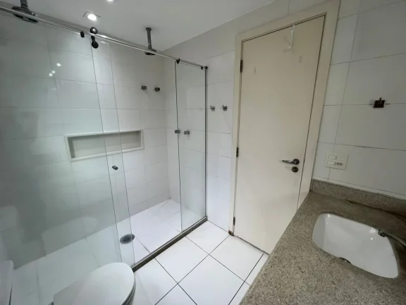 Imagem Lindo apartamento 172 M², 4 dormitórios sendo 3 suítes, 1 espaçosa sala, 1 bela varanda gourmet, 5 banheiros, lavabo, 4 vagas de garagem. Ar split.