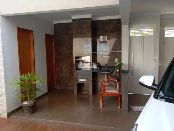 Imagem Casa à venda no Parque das Flores, em Aramina: 2 dormitórios, piscina e varanda gourmet