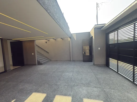 Imagem Casa a venda com 3 suítes, 4 vagas e piscina deslumbrante.